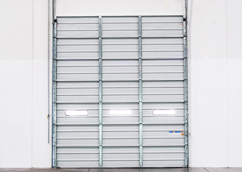 nave_industrial_warehouse_silao_puerto_interior_Industrial-Realtor_For-Lease_14 (vertical cortina de rampa)