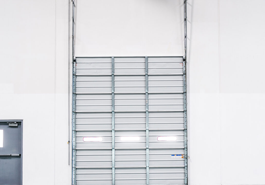 nave_industrial_warehouse_silao_puerto_interior_Industrial-Realtor_For-Lease_15 (vertical cortina de rampa)